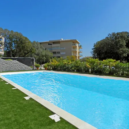Chateau-8 By Interhome شقة