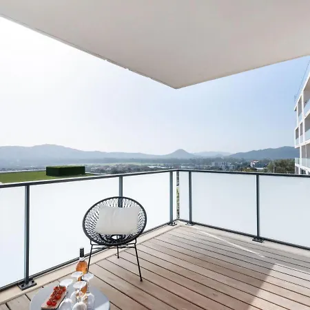 Chateau-8 By Interhome شقة *
