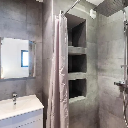 Chateau-8 By Interhome شقة